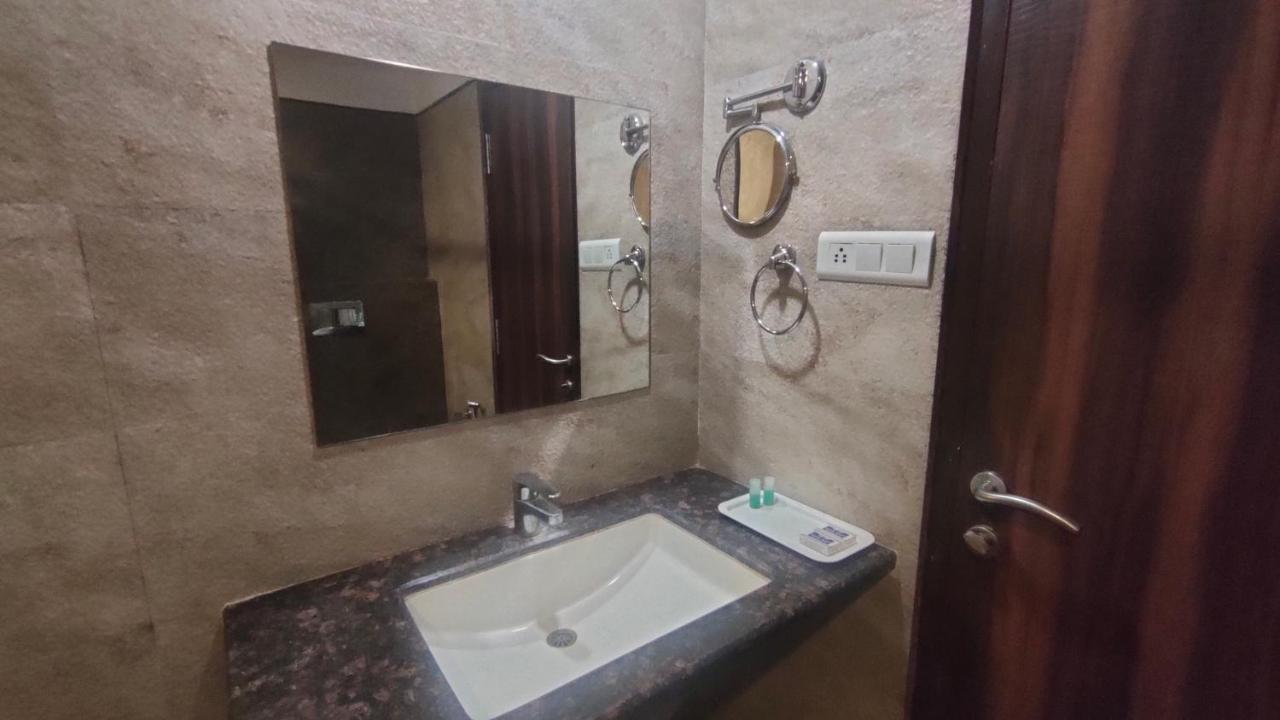 Hotel Sach Regency Ānand Esterno foto