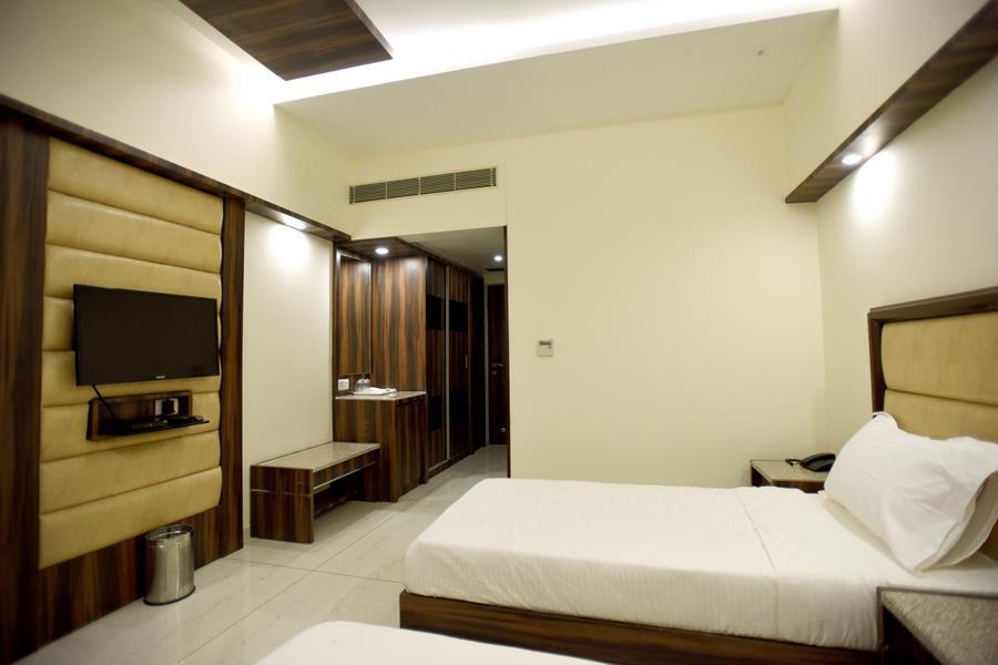 Hotel Sach Regency Ānand Esterno foto